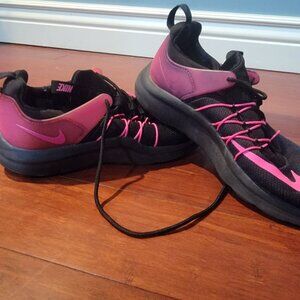 Nike tennis shoes size 6.5Y